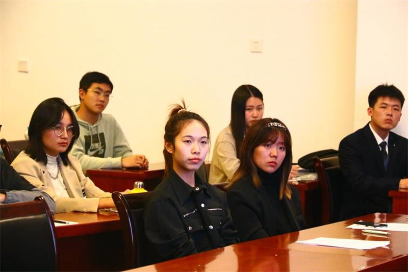 c5c0f8e9c0fa44bd839fe719c2388a5f.jpg 認真聽800_750_750.jpg